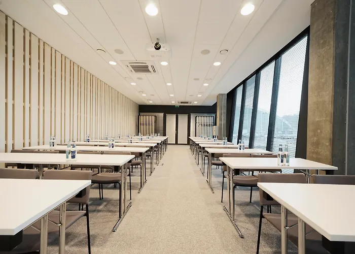 乌比霍普酒店 3*